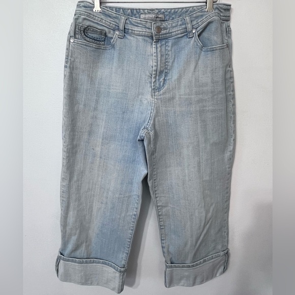 Chico's Denim - Chico's Women's Size 1.5 Blue Capri Cuffed Light Wash Cotton Blend Stretch Jeans